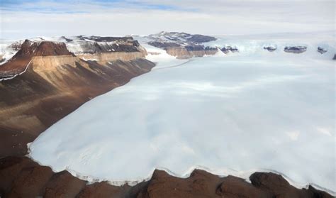 Antarctica: Hidden Lake Vostok teeming with life, study says | Public ...