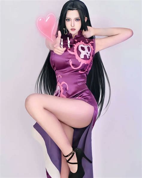 One Piece: This Boa Hancock Cosplay Is So Spectacular It Doesn't Even ...