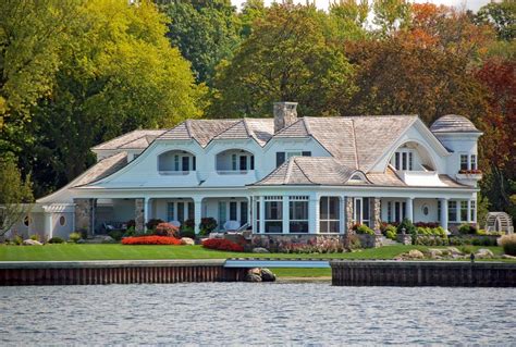 Large lake mansion with extensive landscaped grounds Cabana, Diy ...