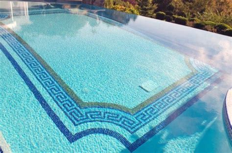 Why mosaic tiles are the best solution for your pool