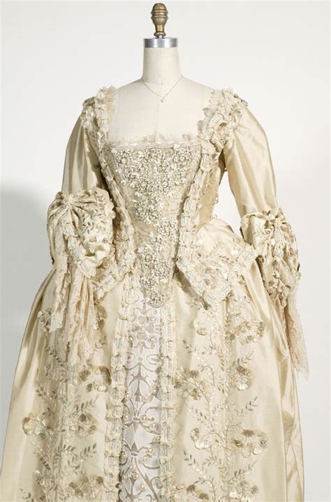 Elizabeth Swan's wedding dress | Historical dresses, Vintage gowns ...