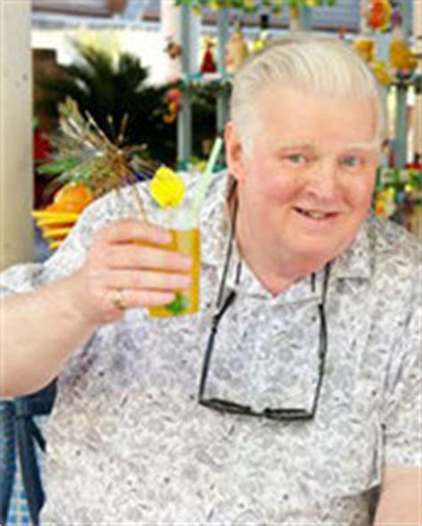 Kenny Ireland dead: Benidorm star dies aged 68 after losing cancer ...