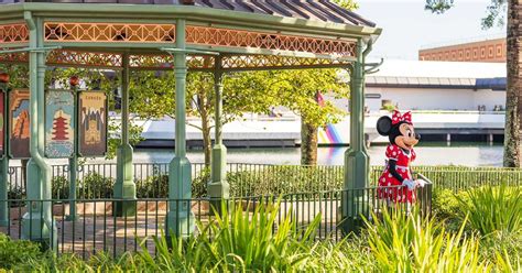 Minnie Mouse meet and greet at the EPCOT World Showcase Gazebo - Photo ...