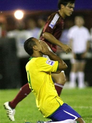 SOCCER PLAYERS WALLPAPER: Luis Fabiano World Cup 2010 Photos