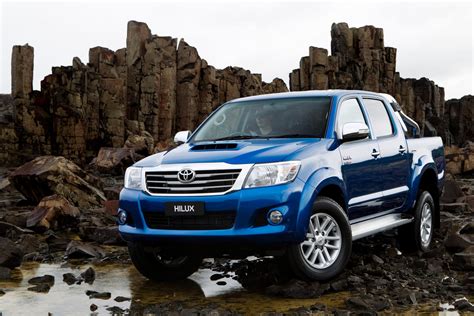 Toyota Cars - News: HiLux gains safety and convenience tech