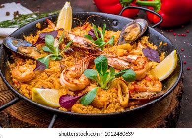 Comida española variada. Tapas, paella, marisco Foto de stock 664104991 ...