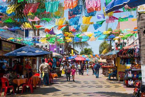 El aumento de los precios pone de moda a los tianguis en México