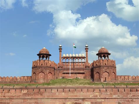 Red Fort (Lal Kila) Delhi Entry Fee, Timings, History, Images & Location