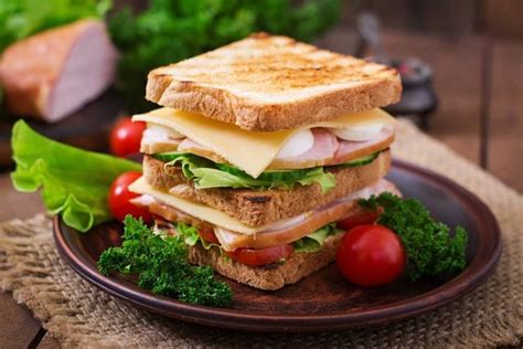 Resep Sandwich Roti Tawar, Ide Bekal ke Kantor | kumparan.com