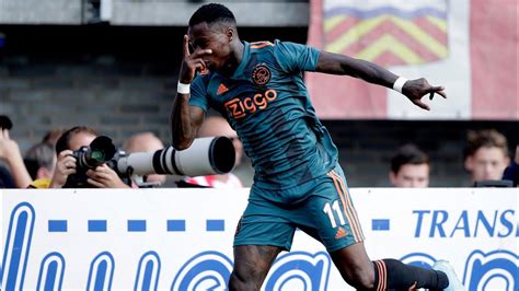 Quincy Promes - Mask Off Celebration vs PSV - YouTube