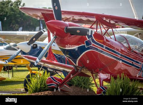 Planes on display -Sun n’ Fun airshow, Lakeland Florida Stock Photo - Alamy