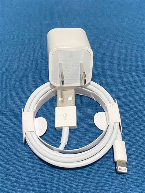 Apple iPhone iPad charger 5 watts adapter and lightning cable, Mobile ...