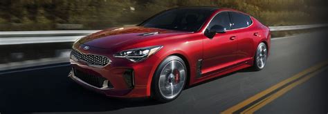 How many exterior colors are available for the 2020 Kia Stinger?