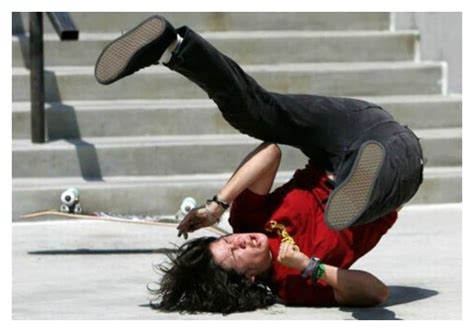 20 Hilarious Photos Of People Falling Down