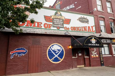 Eating at Buffalo's Anchor Bar: Home of the Original Buffalo Wings ...