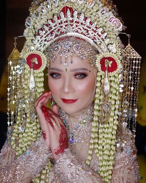 Adat banjar for April 😍... | Gaya pengantin, Gaun pengantin sederhana ...