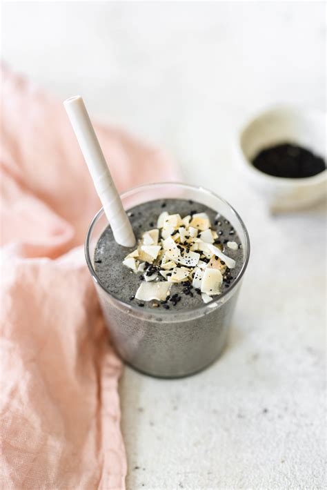 Black Sesame Smoothie (vegan, gluten free) with Banana - Veggiekins Blog