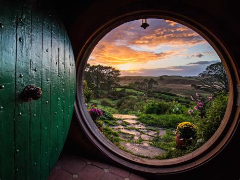 The Hobbiton Movie Set is a top tourist attraction in New Zealand ...