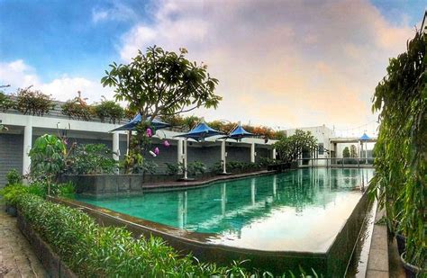 Hotel Santika Bogor Pool: Pictures & Reviews - Tripadvisor