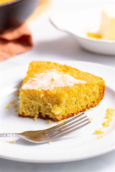 Easy Skillet Cornbread Recipe | All Things Mamma