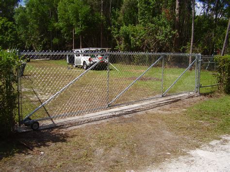 GALVANIZED CHAIN LINK ROLLING GATE | RAPID FENCE INC