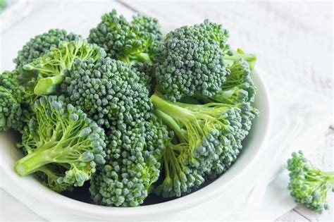 Why You Should Eat Raw Broccoli | livestrong