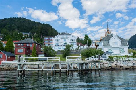 Midtnes Hotel, Balestrand | Hotels | Balestrand | Norway