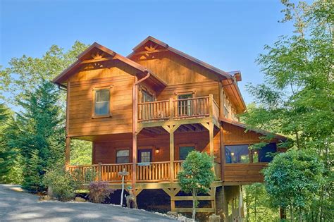 Four Seasons Cabin in Gatlinburg w/ 4 BR (Sleeps14)