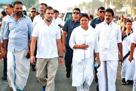 Bengal Congress girl walks beside Rahul Gandhi - The Statesman