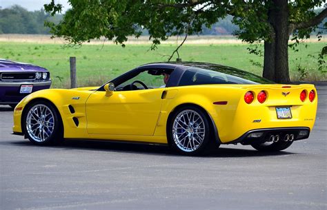 Corvette C6 ZR1 | Corvette, Chevrolet corvette z06, Yellow corvette