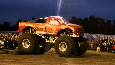 Monster Truck stunt show - YouTube