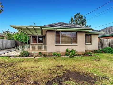 4 Ipswich Street, St Albans VIC 3021 - House For Sale | Domain