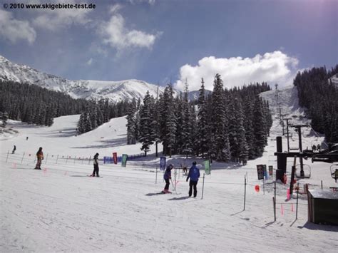 Beginner skiing at Arapahoe Basin • Review