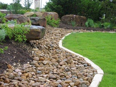 Lovely River Rocks Ideas For Front Yard Landscapes 23 in 2020 | Stone ...