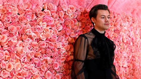 Here's Why Harry Style's Vogue Cover Is Turning Heads