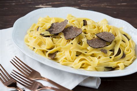 Truffle fettuccine - Italian recipes by GialloZafferano