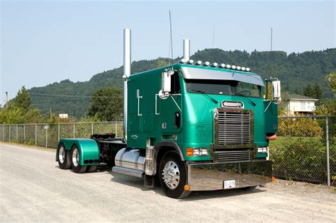 Pin by brent stone on Cabover Craze!!! | Freightliner trucks, Big ...