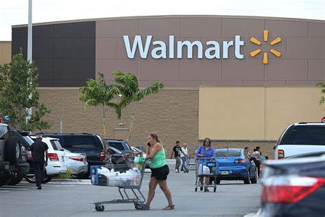 Walmart launches Mobile Express Returns to refund or exchange online ...