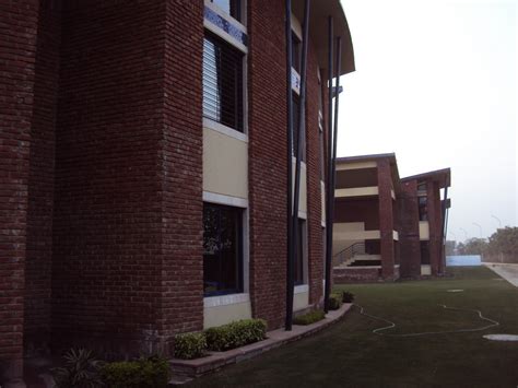 ARCHITECTURE STUDENT'S CORNER: VIDYAGYAN SCHOOL