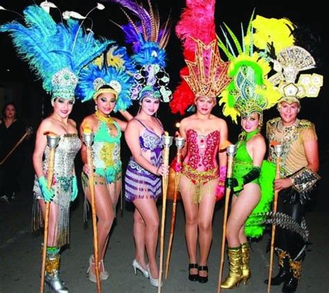 Aruba’s Carnival Season 2014 has started with the Torch Parade ...