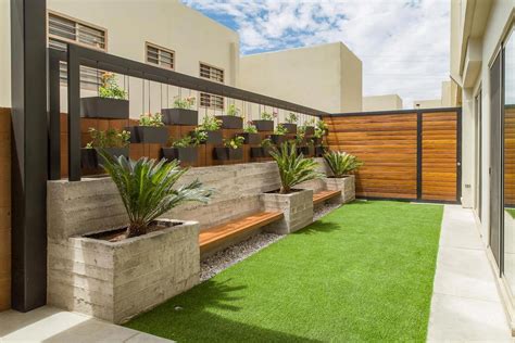 Área Exterior CAF: Jardines de estilo minimalista por S2 Arquitectos # ...