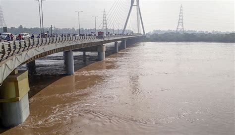 Yamuna inches closer to 'danger level' in Delhi