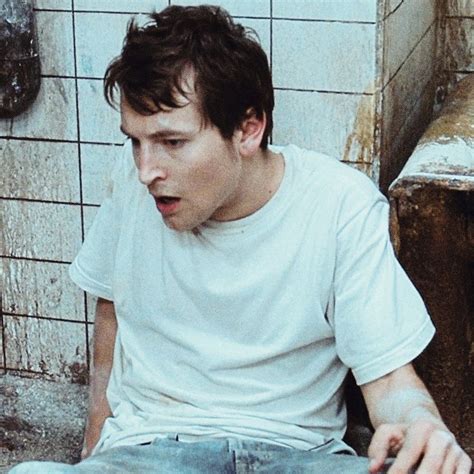 Leigh Whannell as Adam Stanheight in Saw (2004) | ピーターズ, エヴァン, ニース