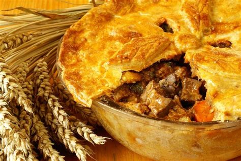 While We Like Shepherd’s Pie Just Fine, This Steak and Guinness Pie Is ...