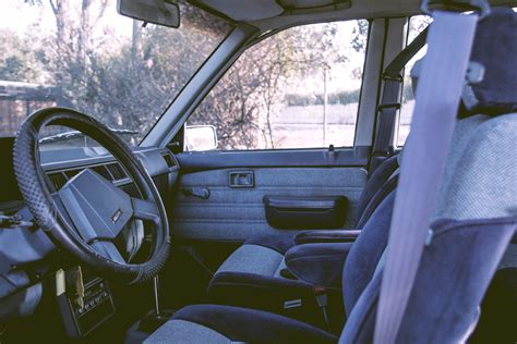 1986_Nissan_Stanza_Wagon_interior2 - Hello Road