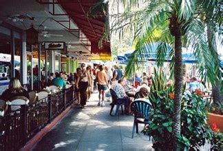 St Armands Circle is a mecca of shops, restaurants and outdoor fun!