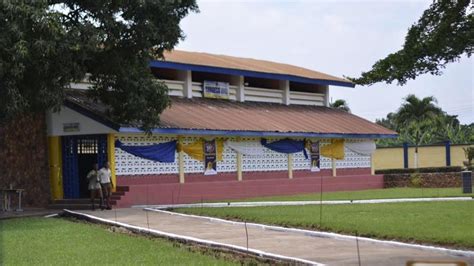 1972 year group of Opoku Ware School refurbishes assembly hall ...