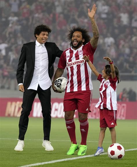 Greece: Brazilian star Marcelo welcomed by 20,000 Olympiakos fans | Marca