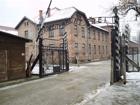 File:Arbeit macht frei sign, main gate of the Auschwitz I concentration ...