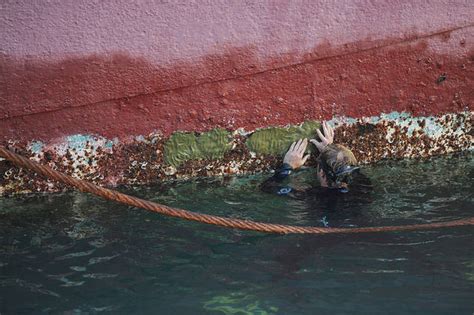 Officials order repairs as historic ship Falls of Clyde takes on water ...